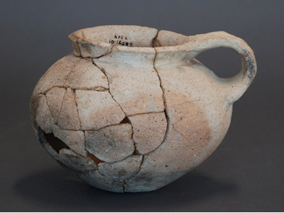 Jar with vertical handle