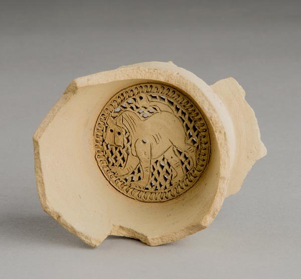 Water filter with lion design