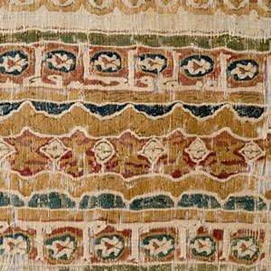 Polychrome textile