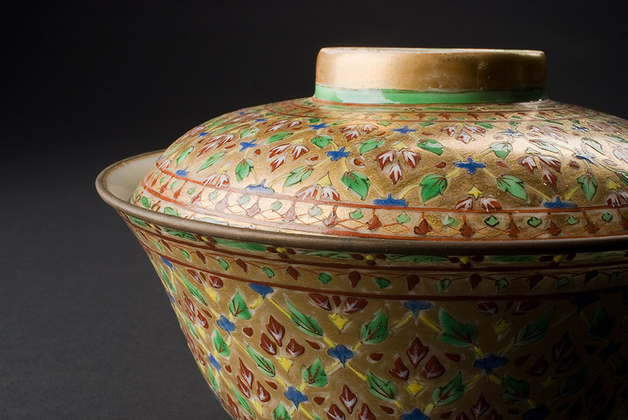 Chinese Bencharong ware jar