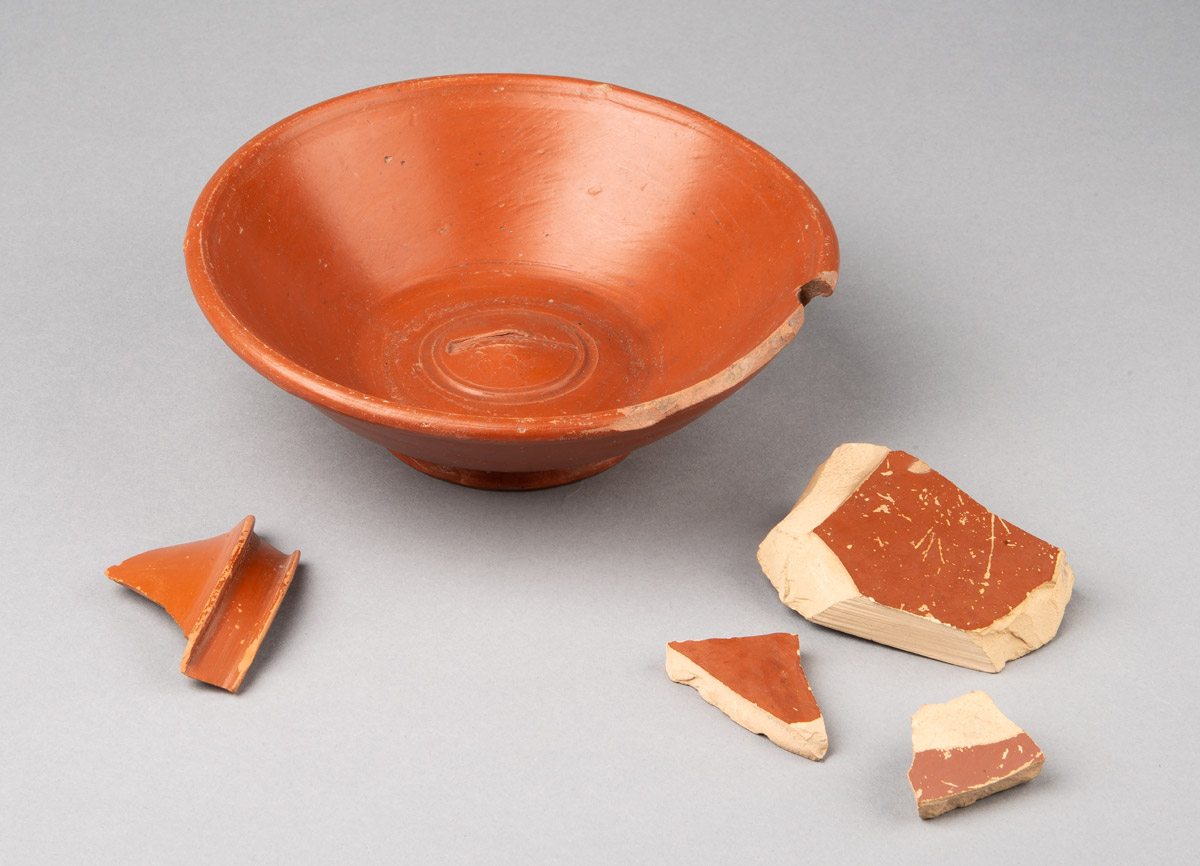 Italian red-gloss bowls